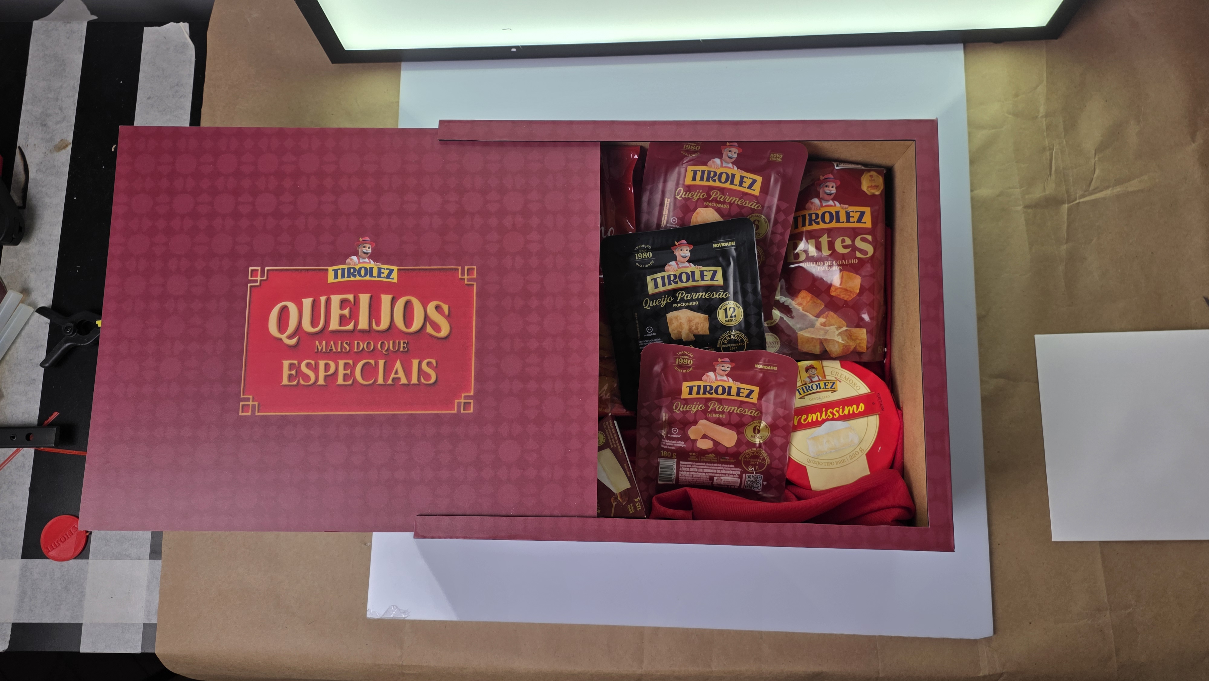 Tirolez — Caixa de Queijos Especiais Tirolez: vista 4 do projeto